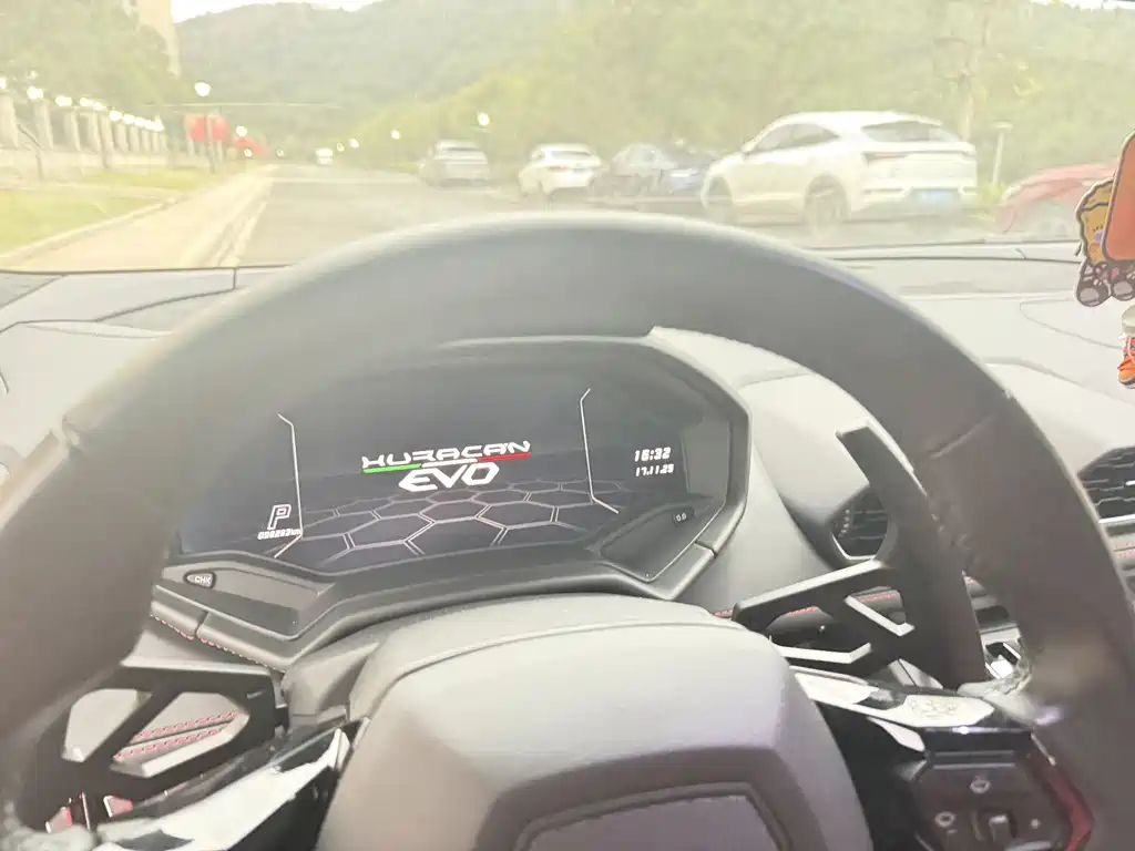 LAMBORGHINI HURACÁN