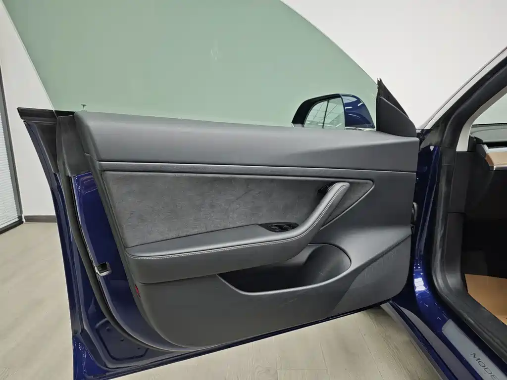 Tesla Model 3 — миниатюра 60