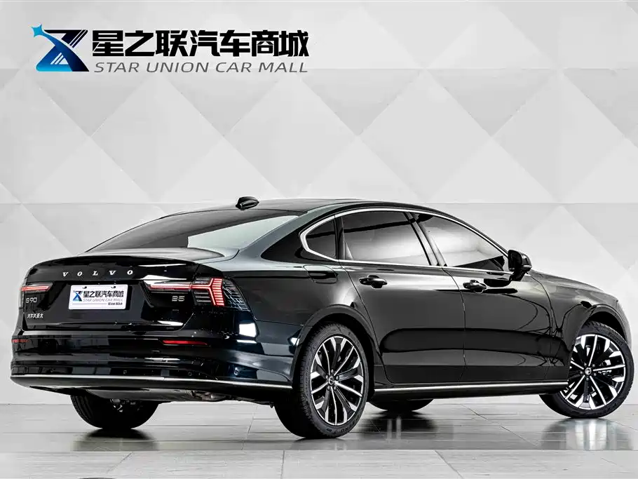 Volvo S90 2026 B5 Luxury