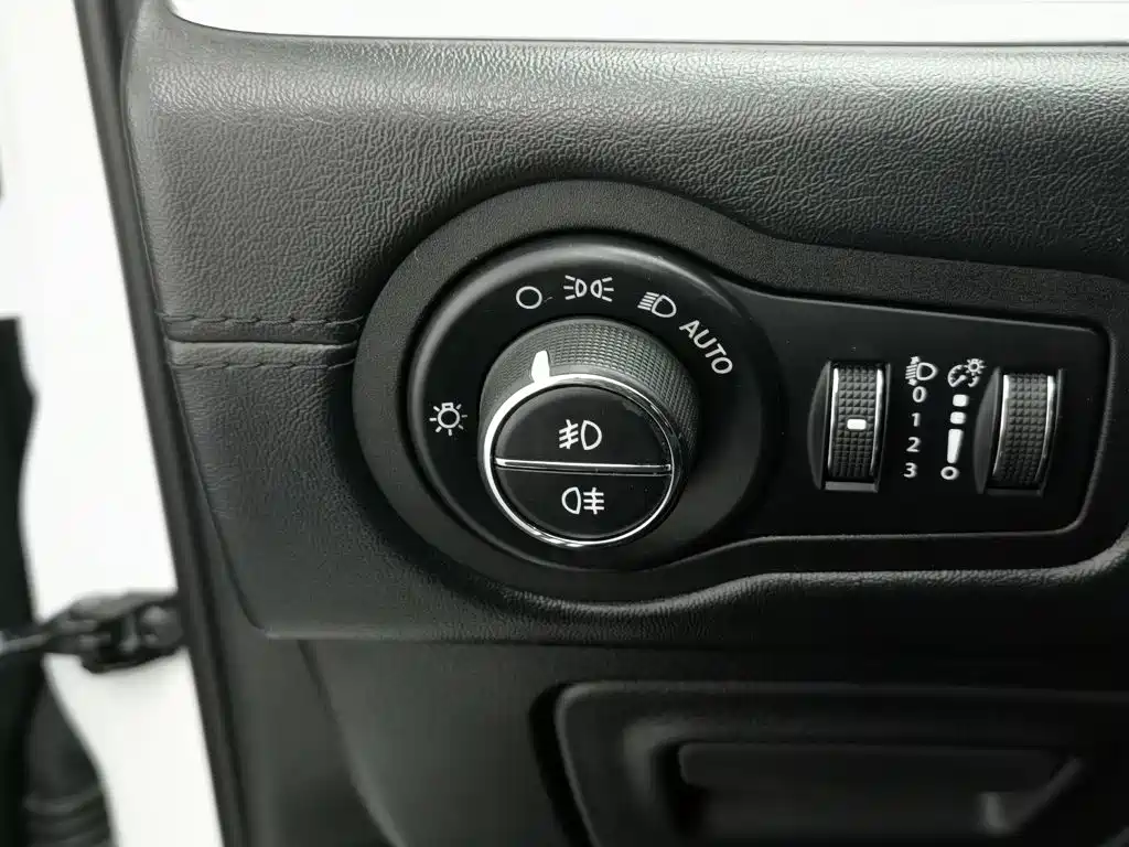 Jeep Commander — миниатюра 21