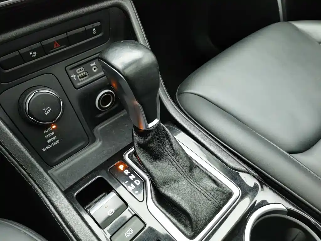 Jeep Commander — миниатюра 13