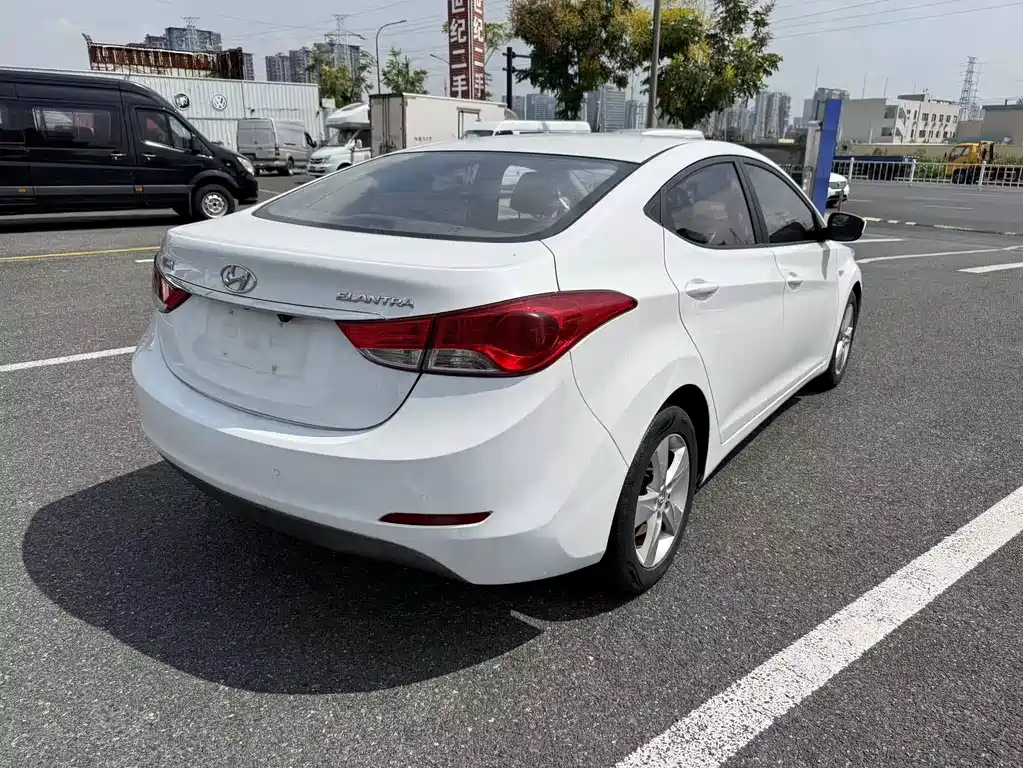 Hyundai Elantra Langdong — миниатюра 8
