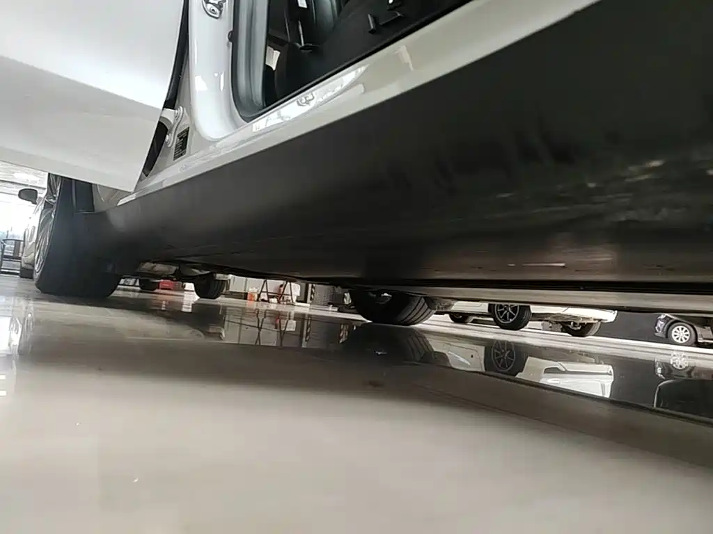 Tesla Model Y — миниатюра 21