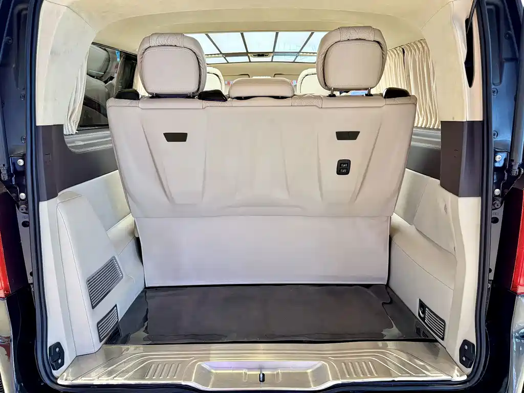 Mercedes-Benz V-Class — миниатюра 17