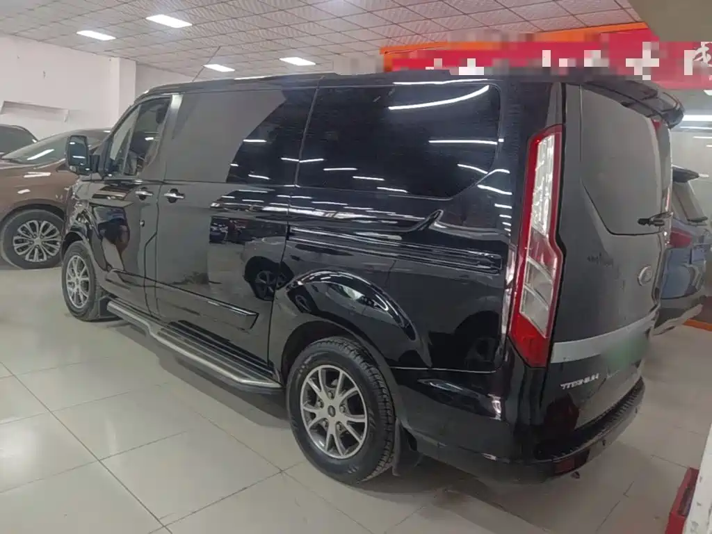 Ford Tourneo — миниатюра 5