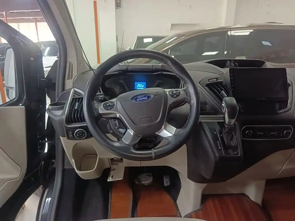 Ford Tourneo — миниатюра 11