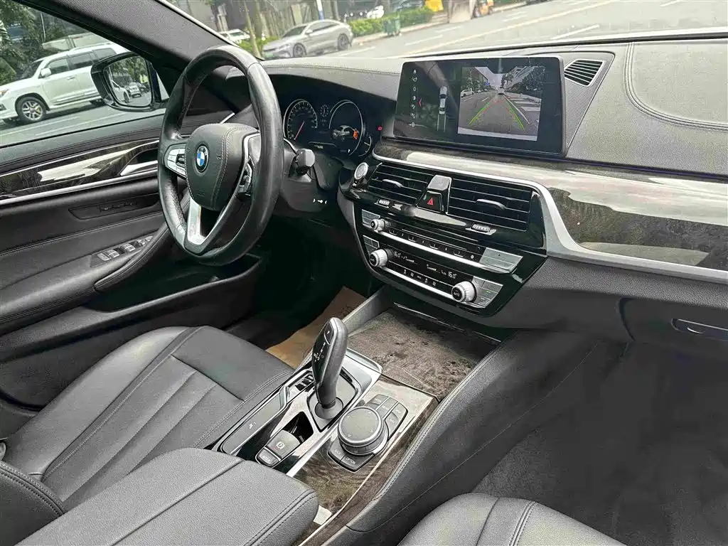 BMW 5 Series — миниатюра 20
