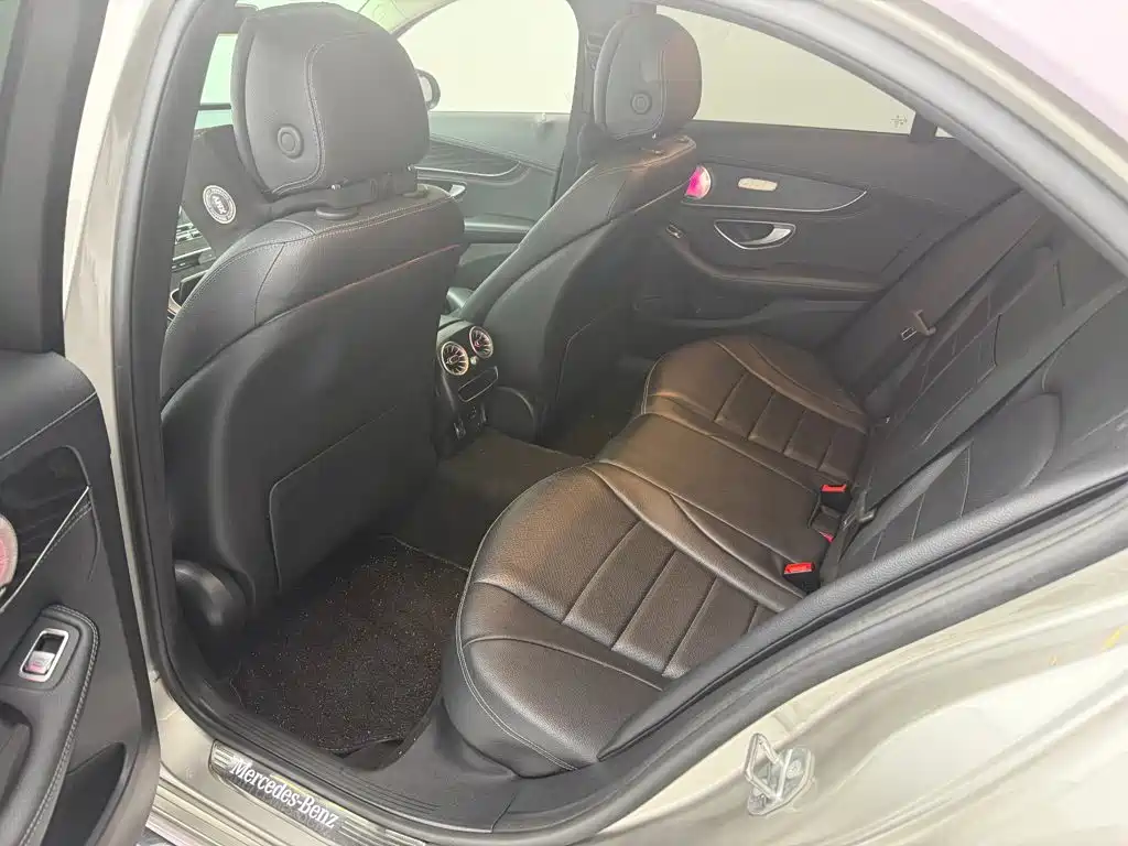 Mercedes-Benz C-Class — миниатюра 6