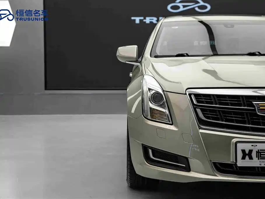 CADILLAC XTS