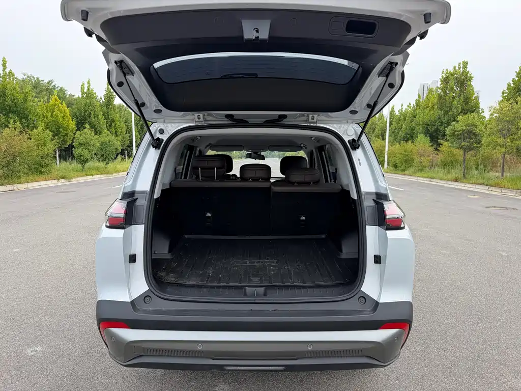 Wuling Xingguang 560 New Energy — миниатюра 13