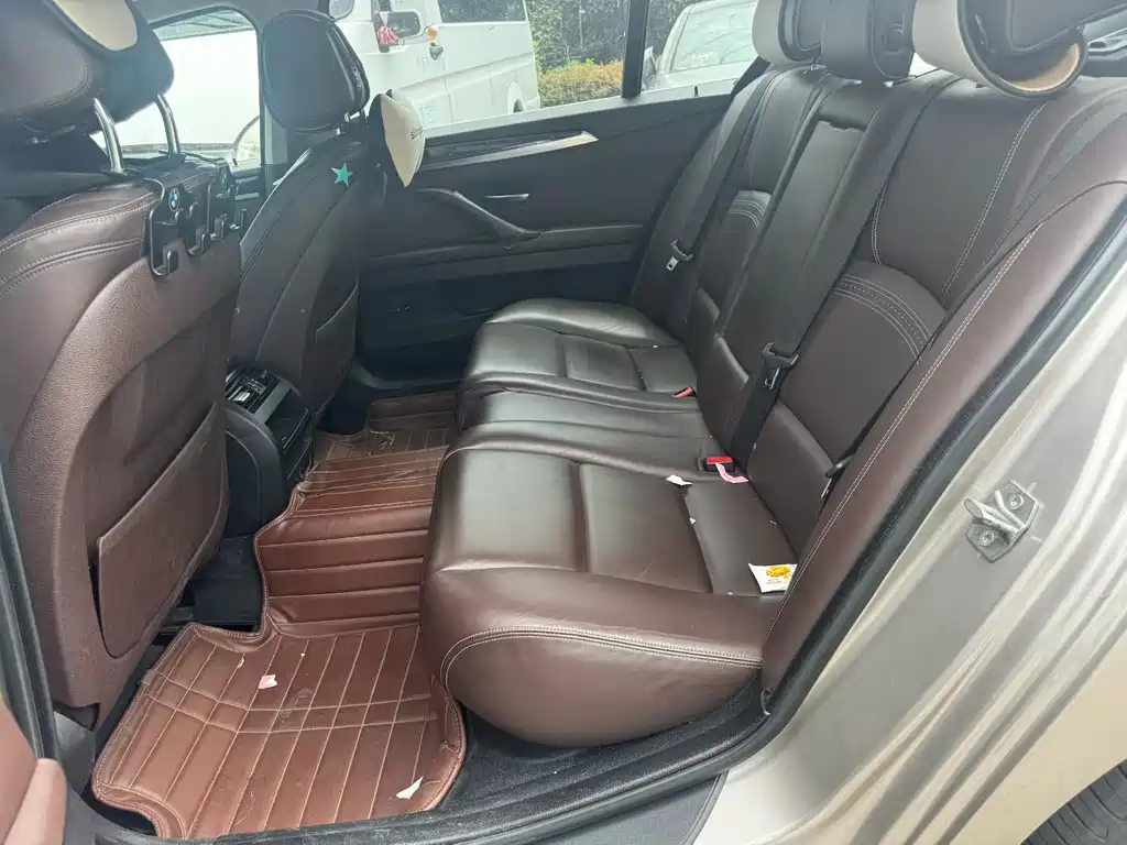 BMW 5 Series — миниатюра 7