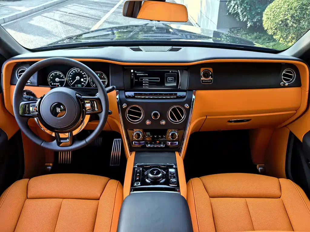 Rolls-Royce Cullinan 2018 мест