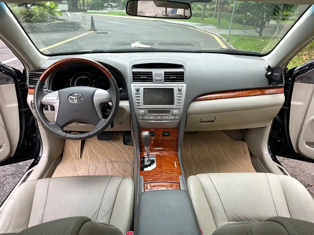 Toyota Camry — миниатюра 5