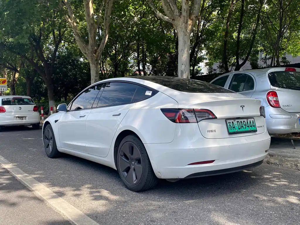 Tesla Model 3 — миниатюра 4