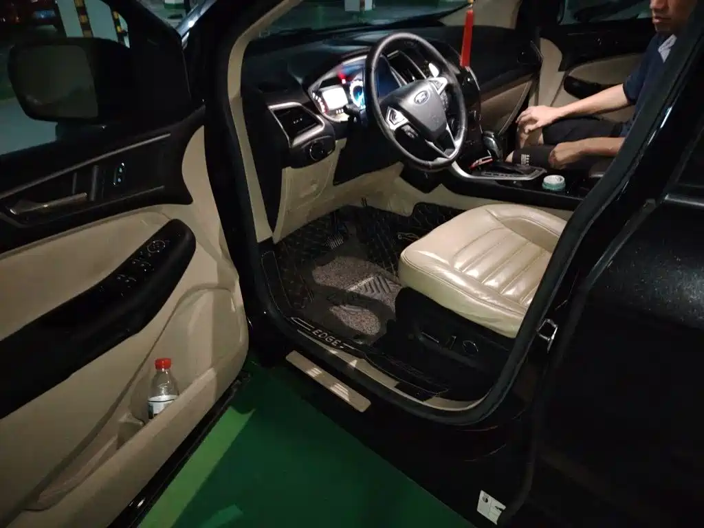 Ford Edge — миниатюра 12