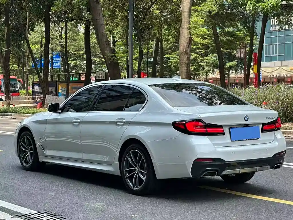 BMW 5 Series — миниатюра 4