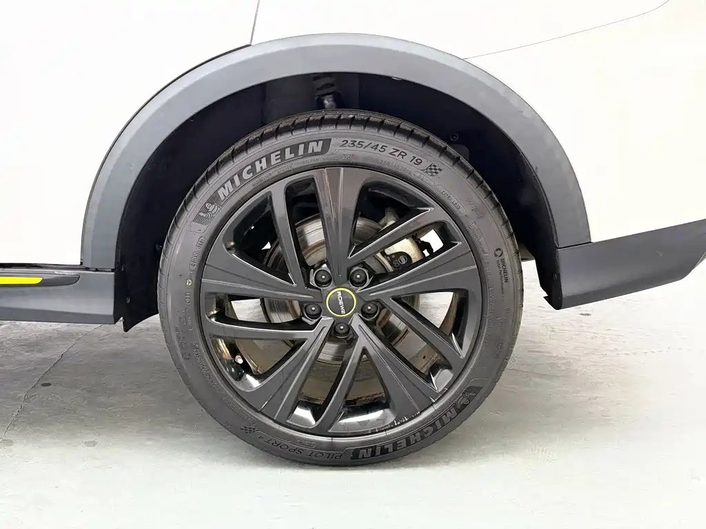 Roewe RX5 New Energy — миниатюра 9