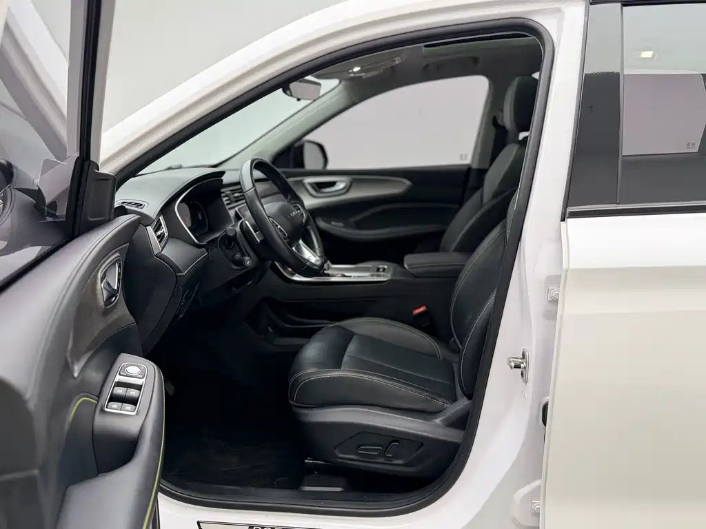 Roewe RX5 New Energy — миниатюра 13
