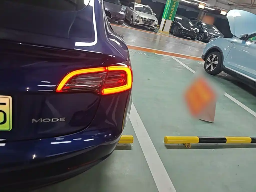 Tesla Model 3 — миниатюра 8