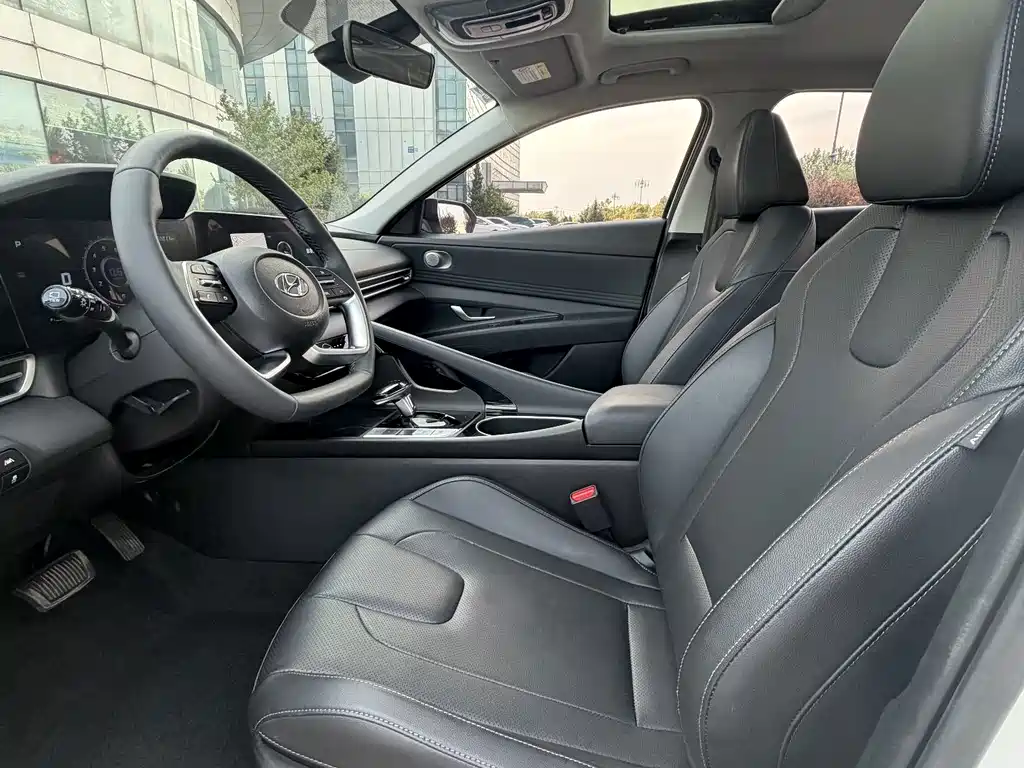 Hyundai Elantra — миниатюра 8