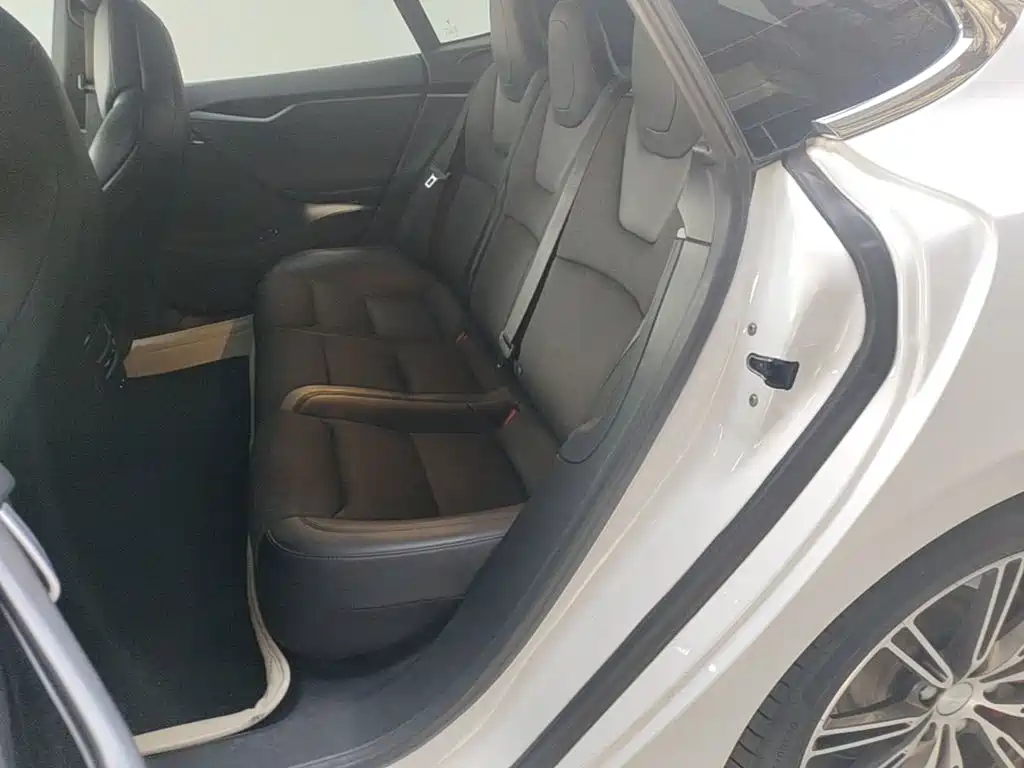 Tesla Model S — миниатюра 17