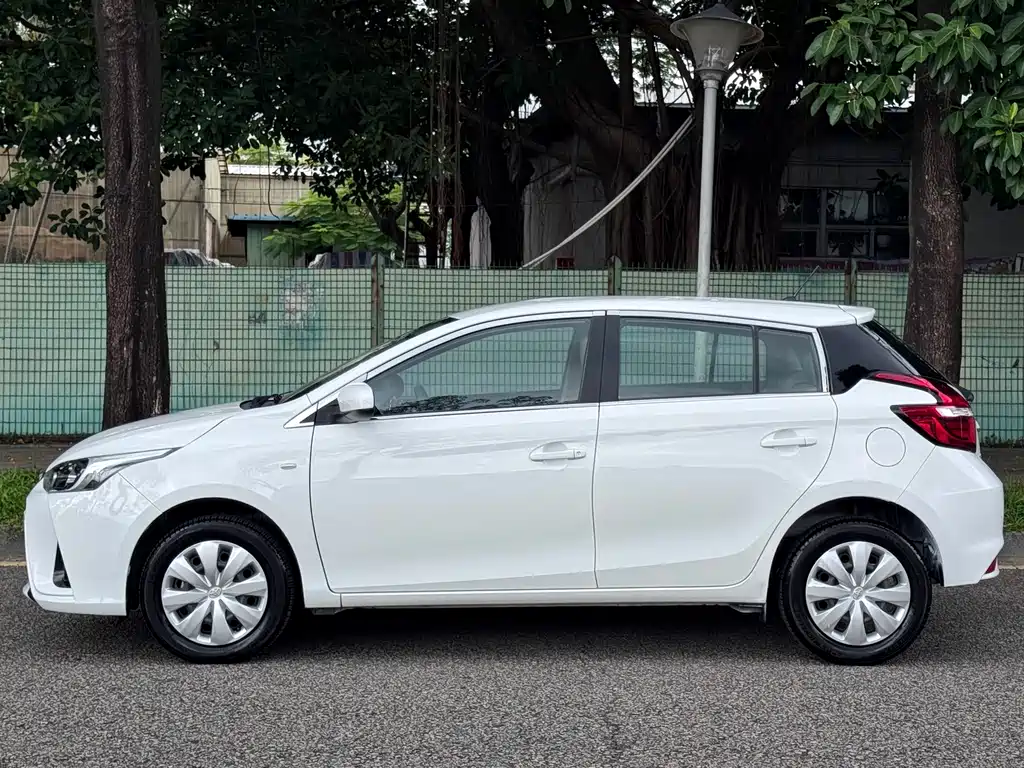 Toyota Yaris L — миниатюра 5