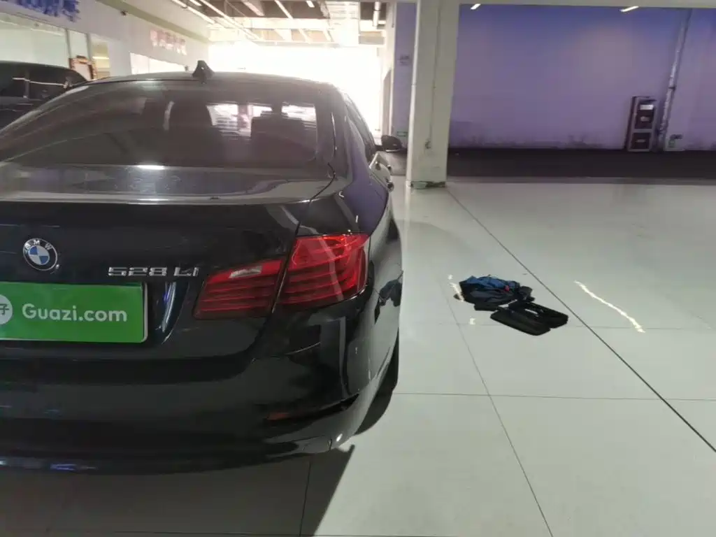 BMW 5 Series — миниатюра 8