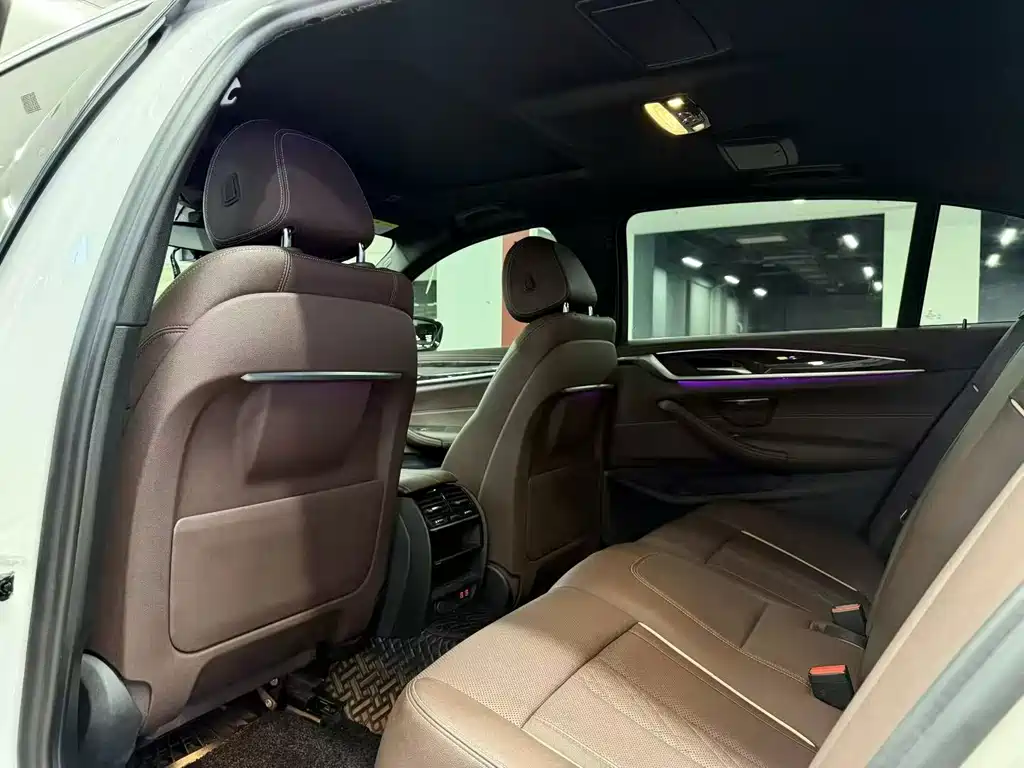 BMW 5 Series — миниатюра 6