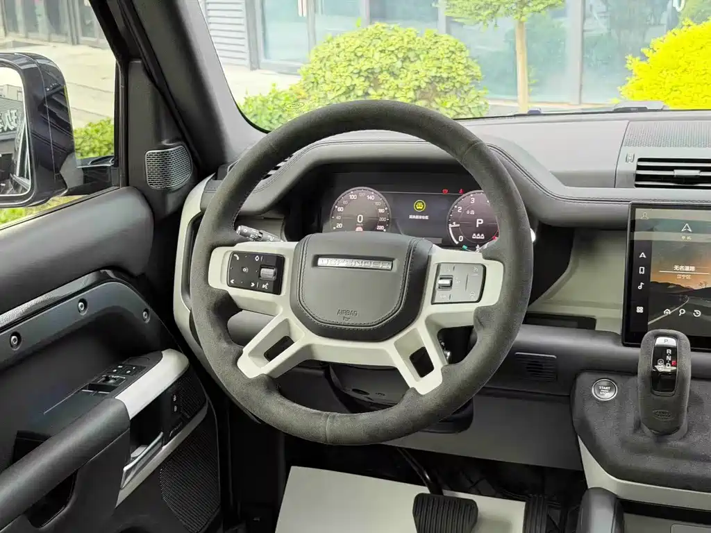 Land Rover Defender — миниатюра 12