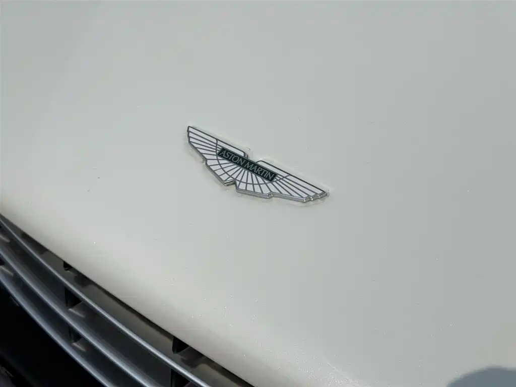 Aston Martin Rapide — миниатюра 11
