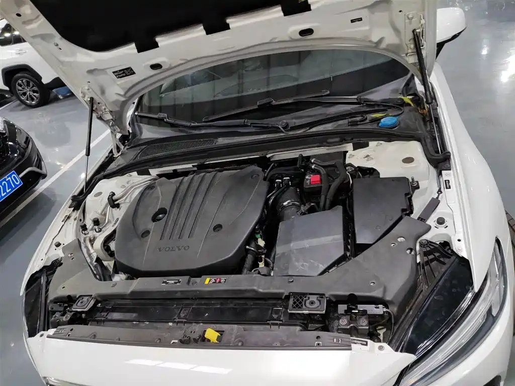 Volvo S60 - фото 16