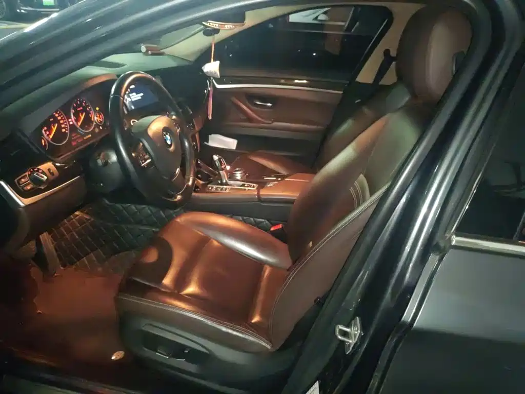 BMW 5 Series — миниатюра 12
