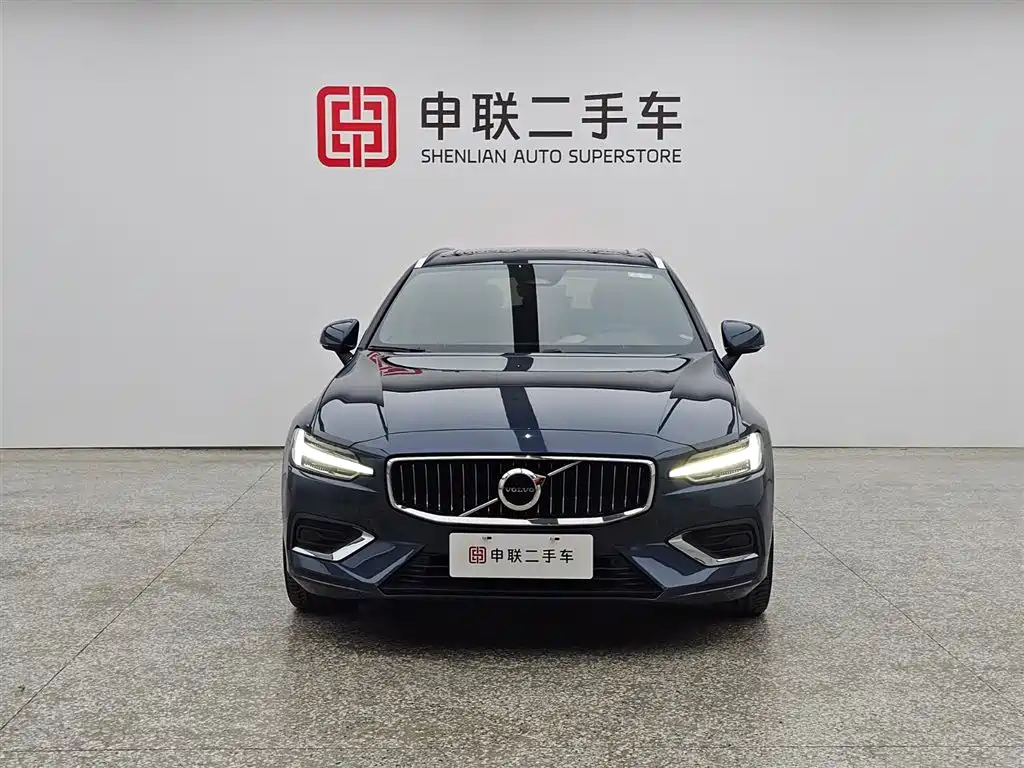 Volvo V60 2023 B5 Luxury