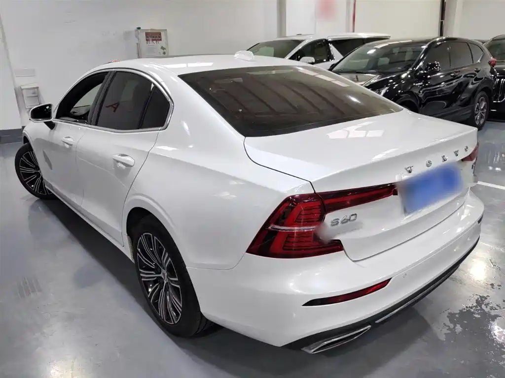 Volvo S60 - фото 23