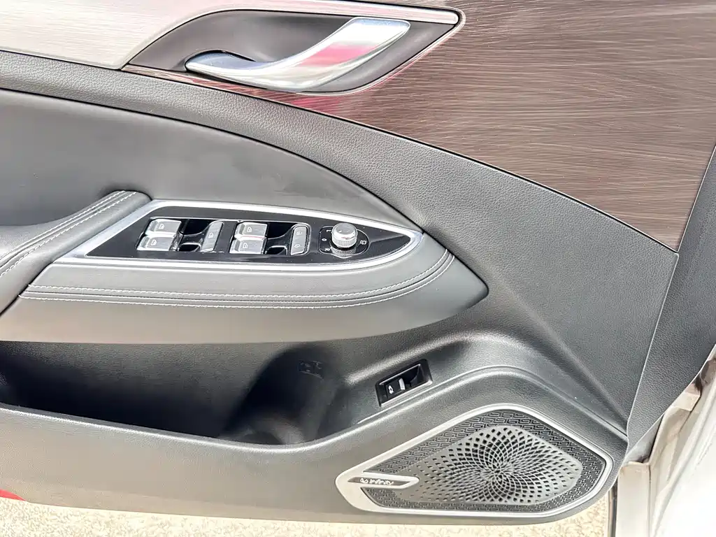 Geely Borui Hybrid — миниатюра 17