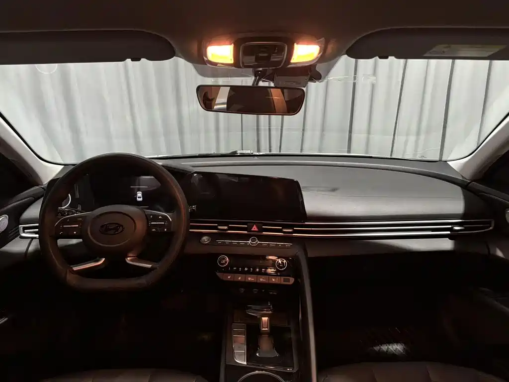 Hyundai Elantra — миниатюра 12