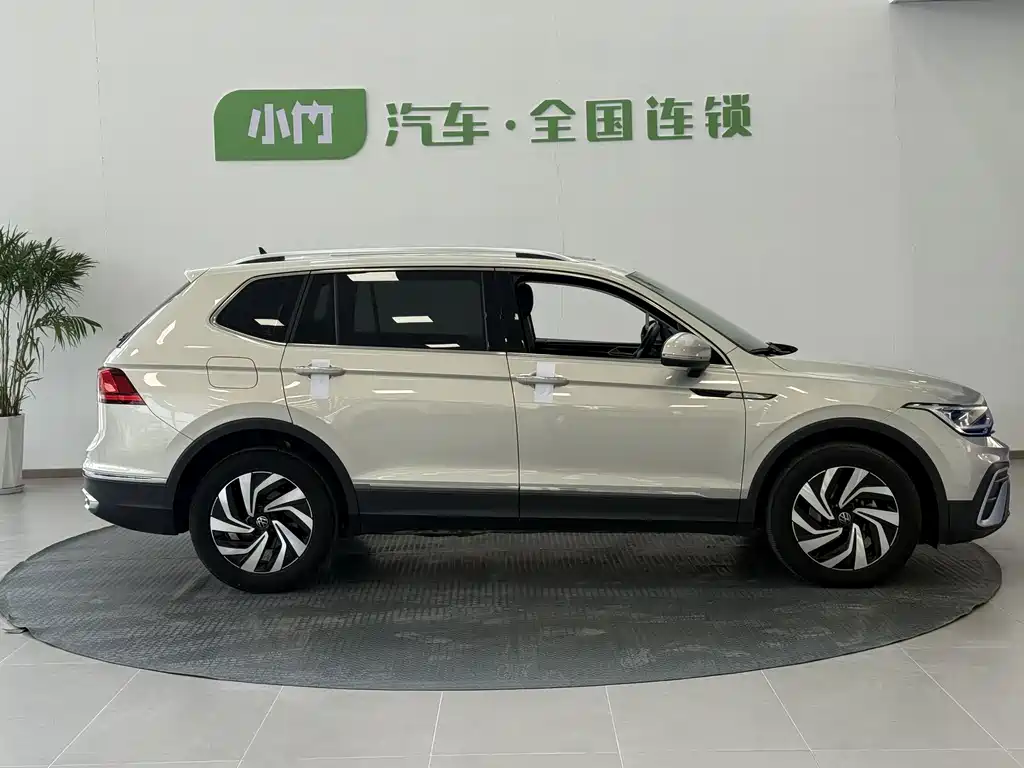 Volkswagen Tiguan L — миниатюра 7