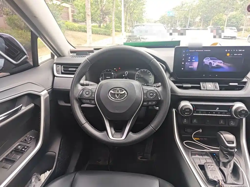 Toyota RAV4 — миниатюра 3