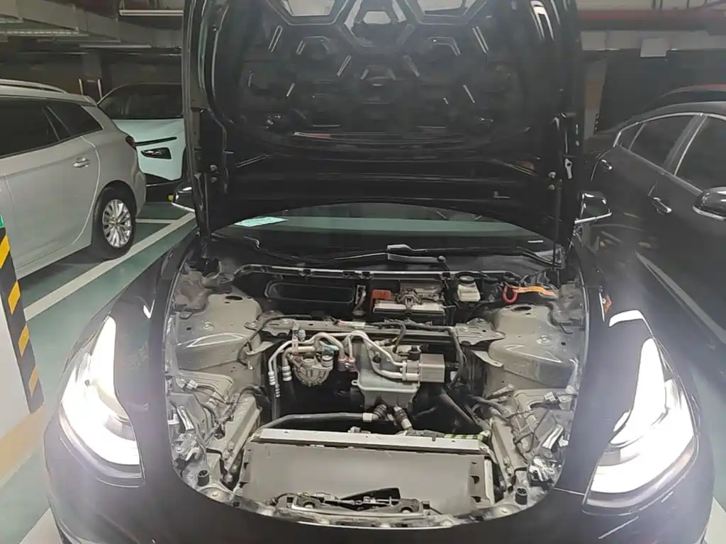 Tesla Model 3 — миниатюра 20
