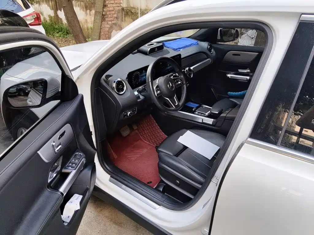 Mercedes-Benz GLB — миниатюра 17