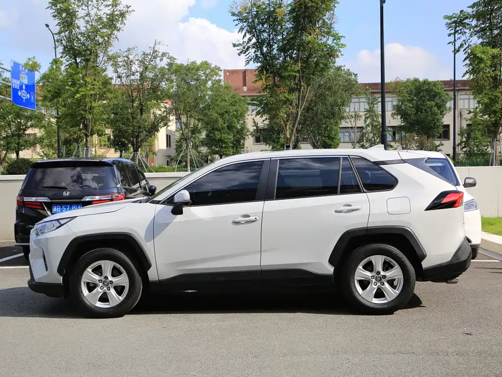 Toyota RAV4 — миниатюра 17