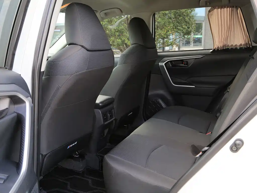 Toyota RAV4 — миниатюра 15