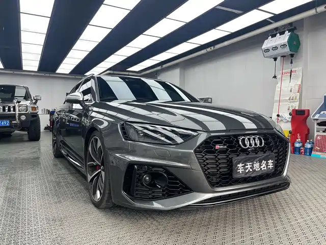 AUDI RS 4