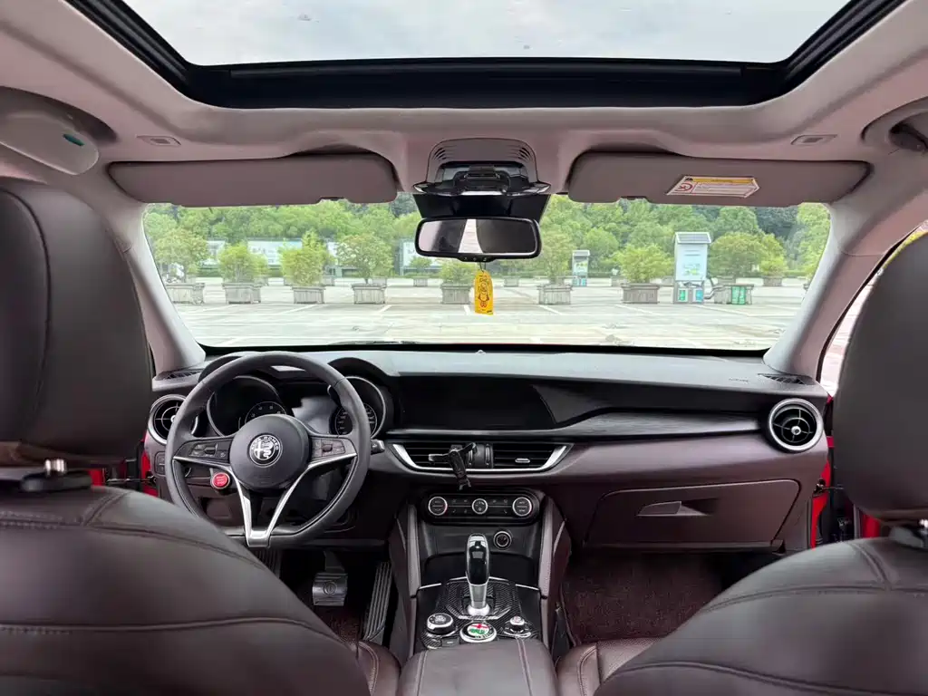 Alfa Romeo Stelvio — миниатюра 10