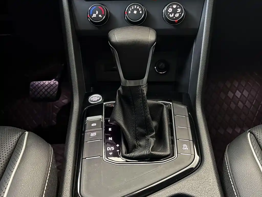 Volkswagen Tiguan L — миниатюра 13