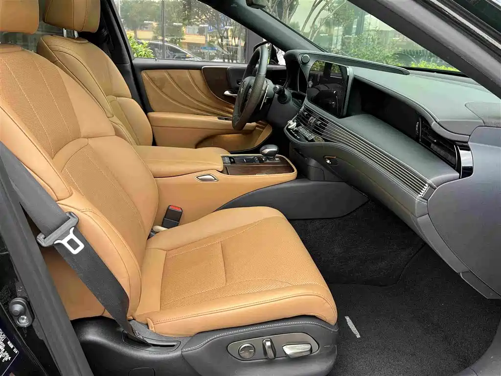 Lexus LS — миниатюра 7
