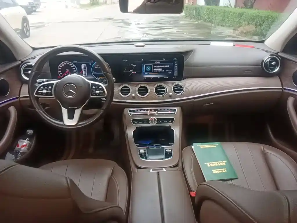 Mercedes-Benz E-Class — миниатюра 10