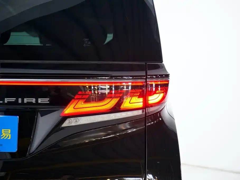 Toyota Vellfire — миниатюра 15