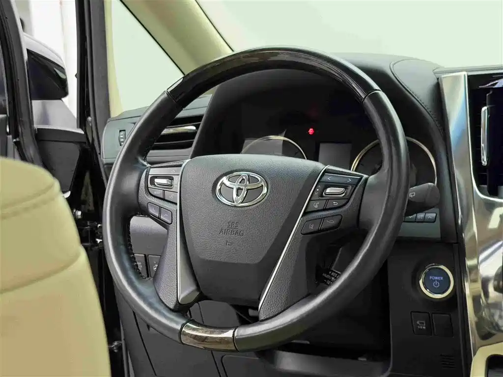 Toyota Alphard — миниатюра 13