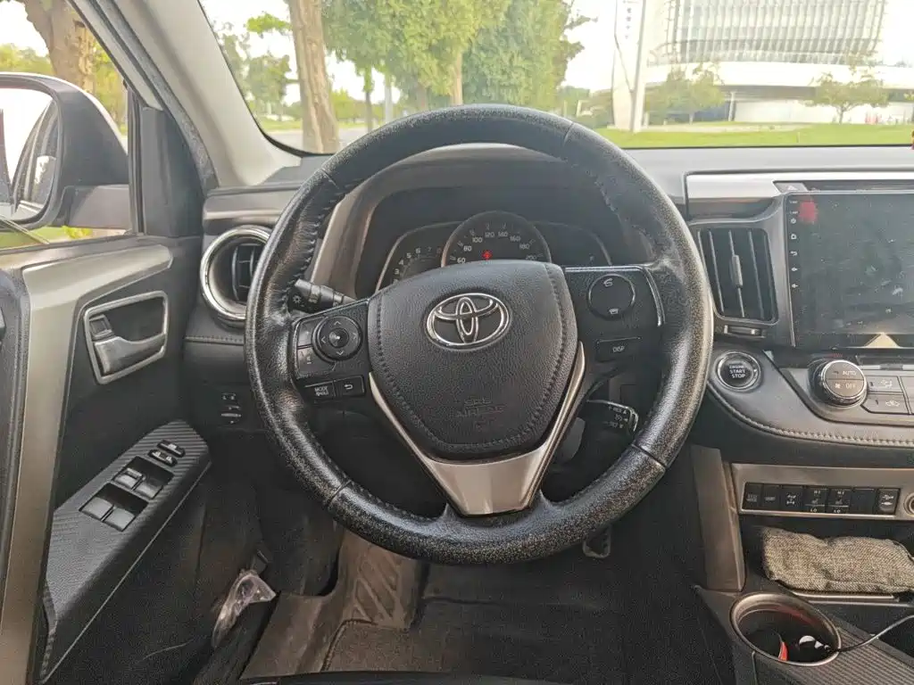 Toyota RAV4 — миниатюра 11